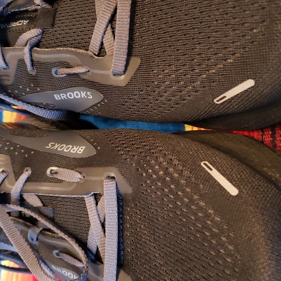 Brooks - Picture 7 of 9